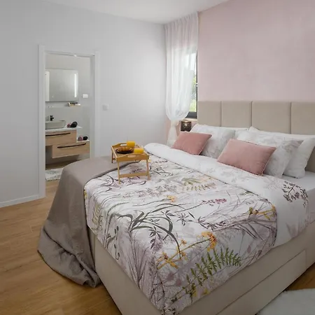 Gorgeous In * Sveti Petar u Sumi